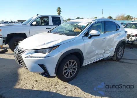 2021 Lexus Nx 300 z USA, uszkodzony, nr VIN JTJDARBZ9M5023961